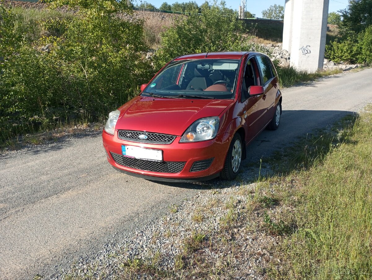 Ford Fiesta 1.3i najeto 118tkm, servisní knížka,klima.