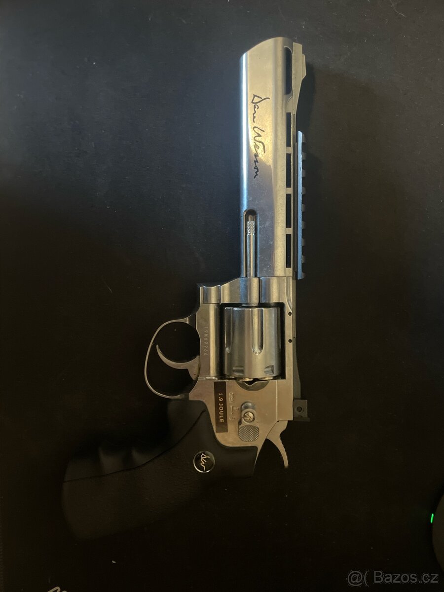 Airsoft revolver