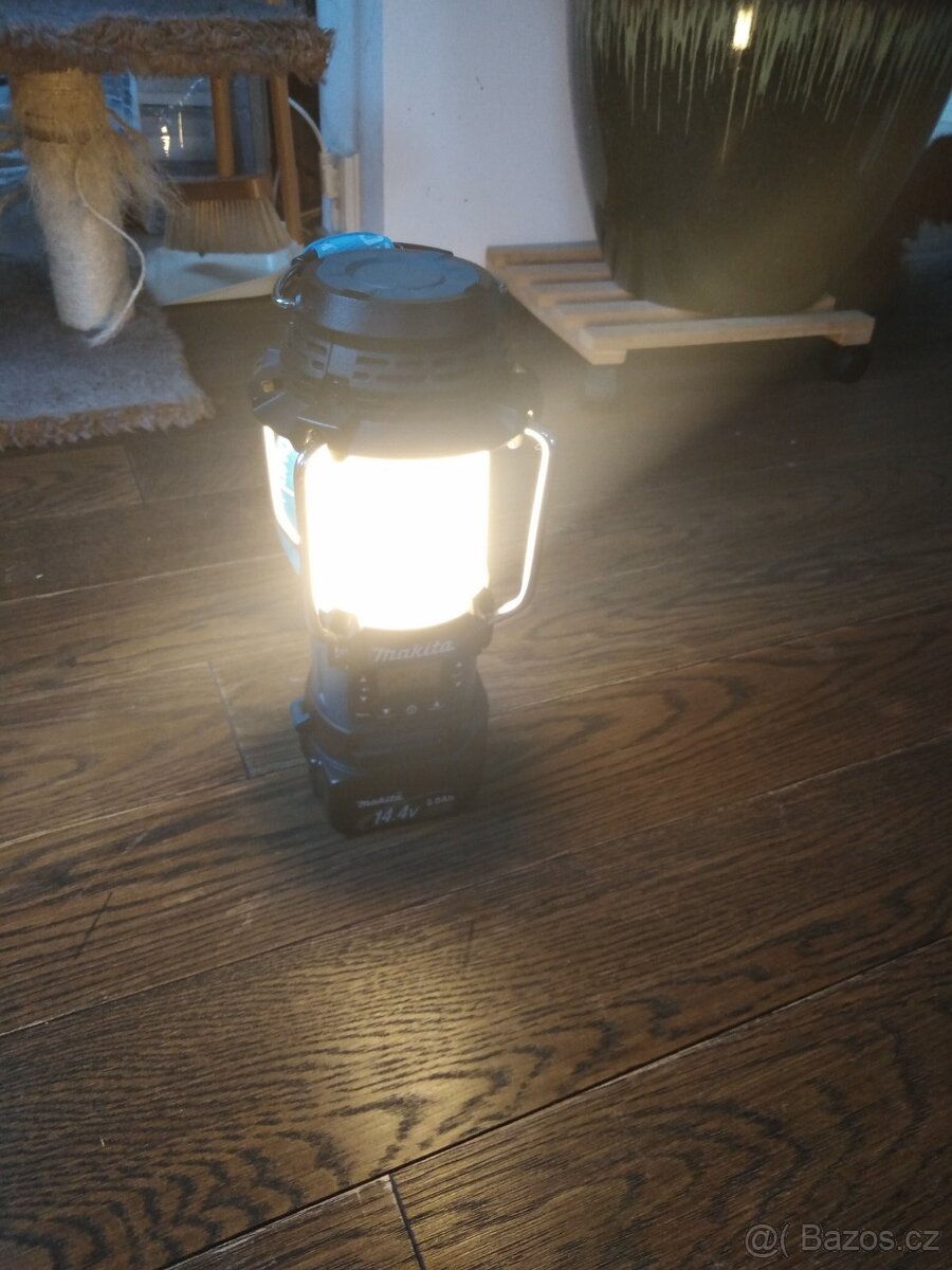 MAKITA DMR055 FM rádio + lampa