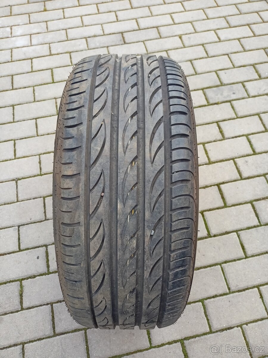 Pirelli 235/45/18 Kusovka
