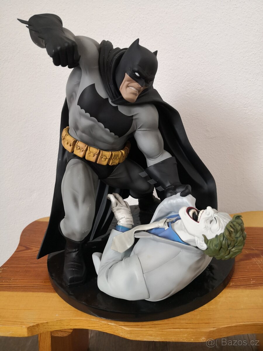 Soška Batman hunt the dark knight ne Sideshow ne Neca