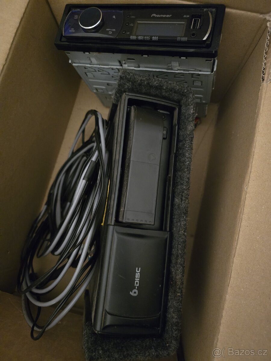 Autorádio Pioneer + měnič na 6cd