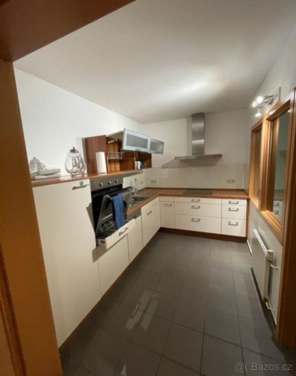 Moderní kuchyně se spotřebiči, 4793