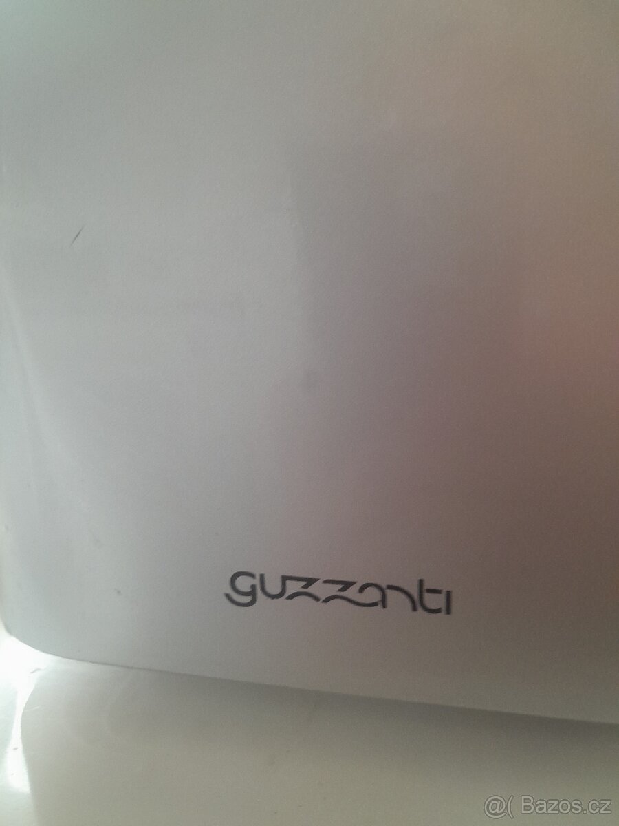 Guzanti výrobník ledu