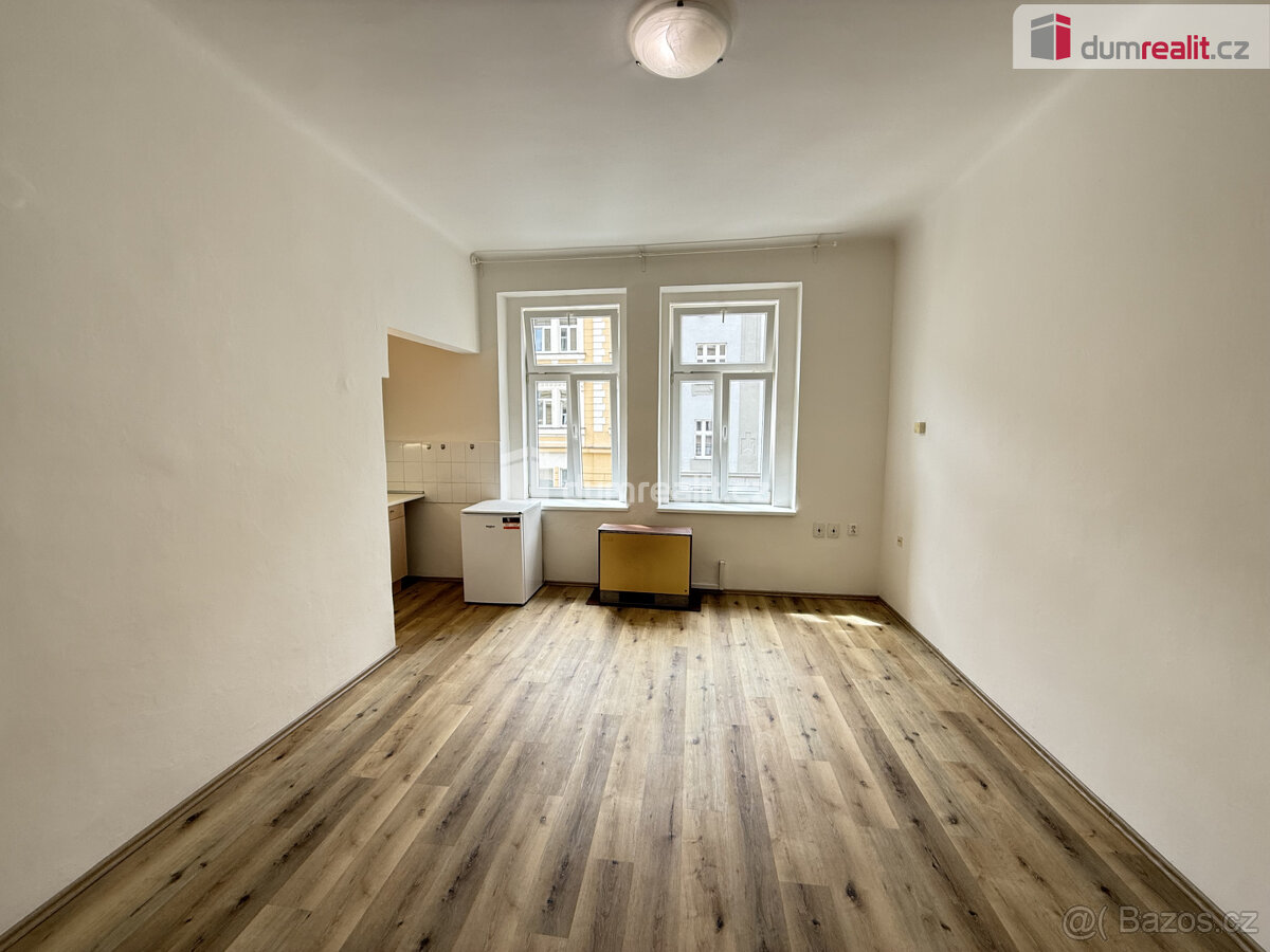 Pronájem bytu 1+kk 28 m2 P4 Marie Cibulkové nezařízený po re