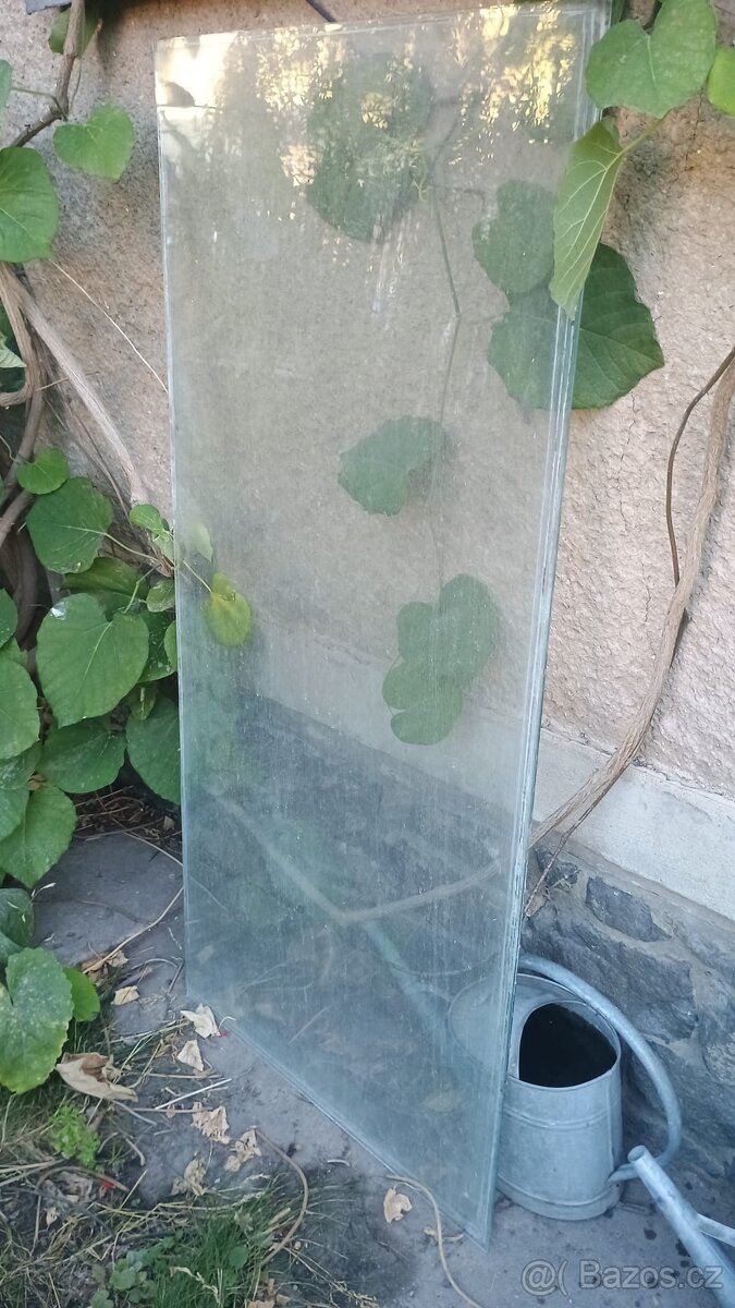 Daruji 2 skla z panelákových oken 62x132