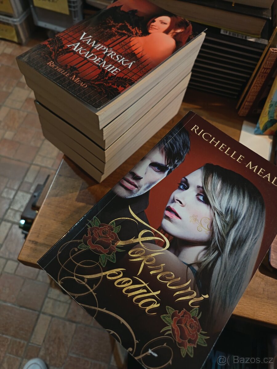 Richelle Mead-knihy.