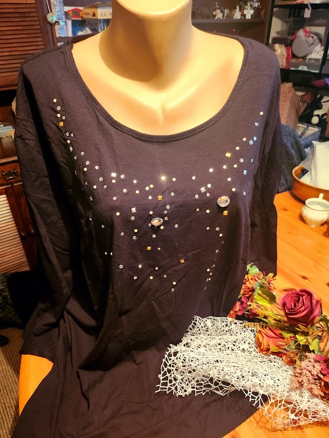 Velice elegantní, černá tunika s kamínky