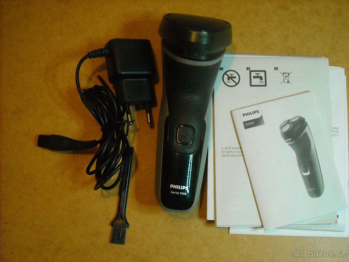Holící strojek Philips