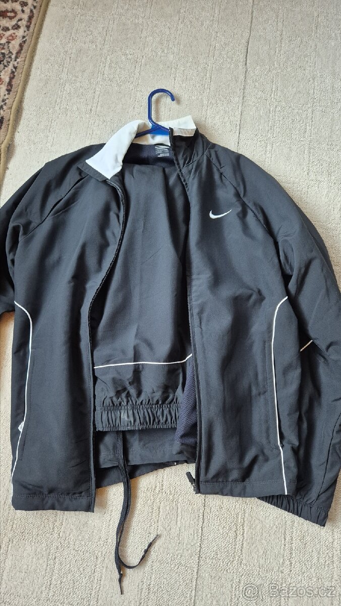 Souprava Nike vel. M