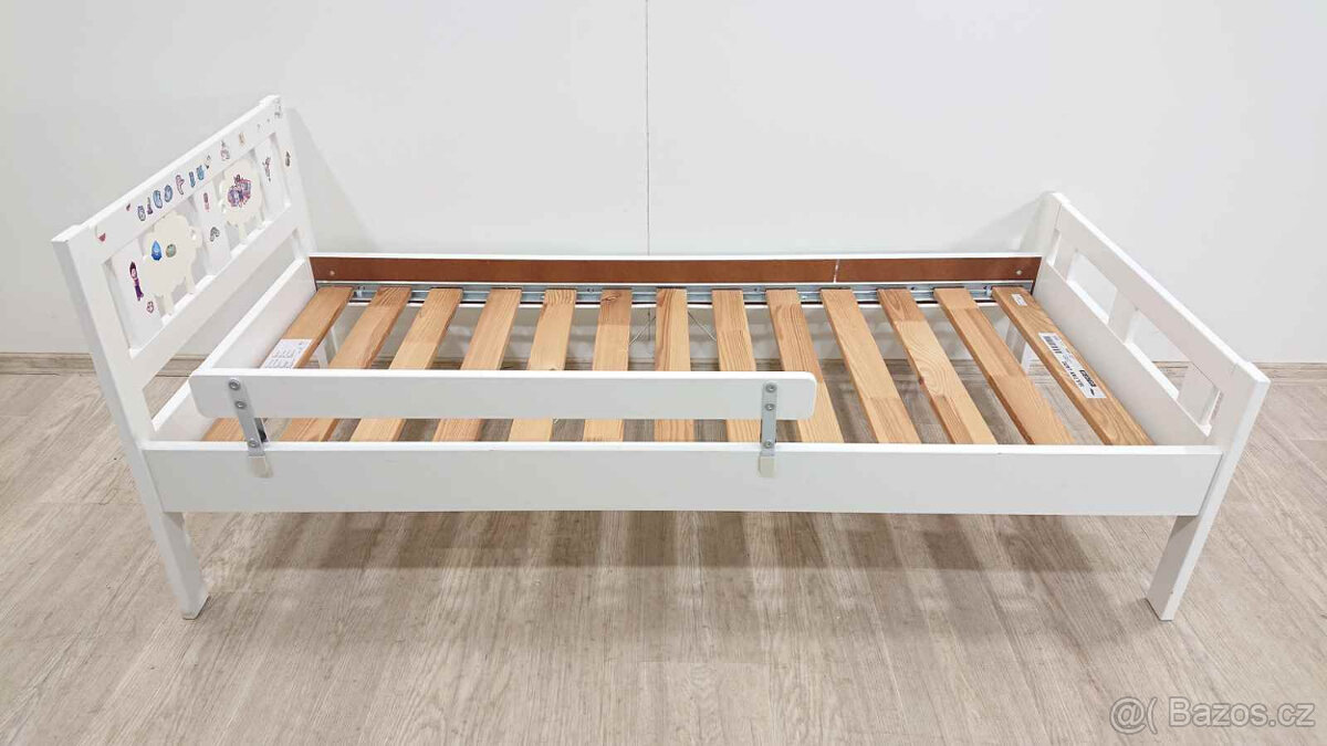 Bílá dětská postel Ikea Kritter s roštem a zábranou