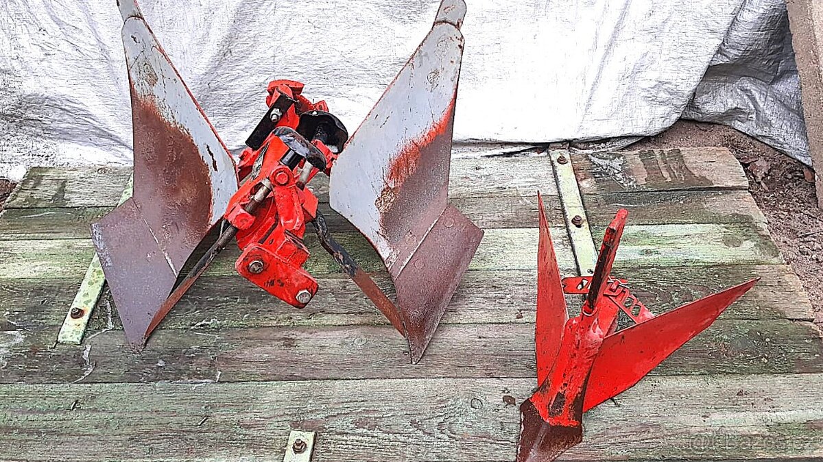 Nabízím oboustranný pluh a hrobkovací radlici na Teru