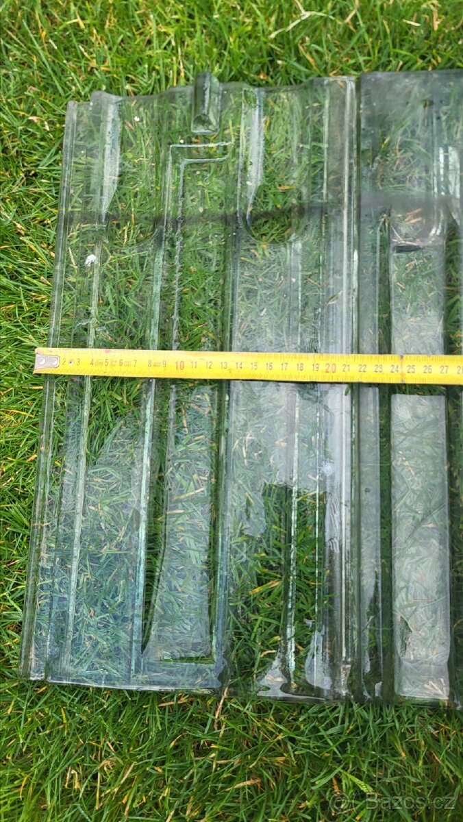 Prosvětlovací skleněné střešní tašky