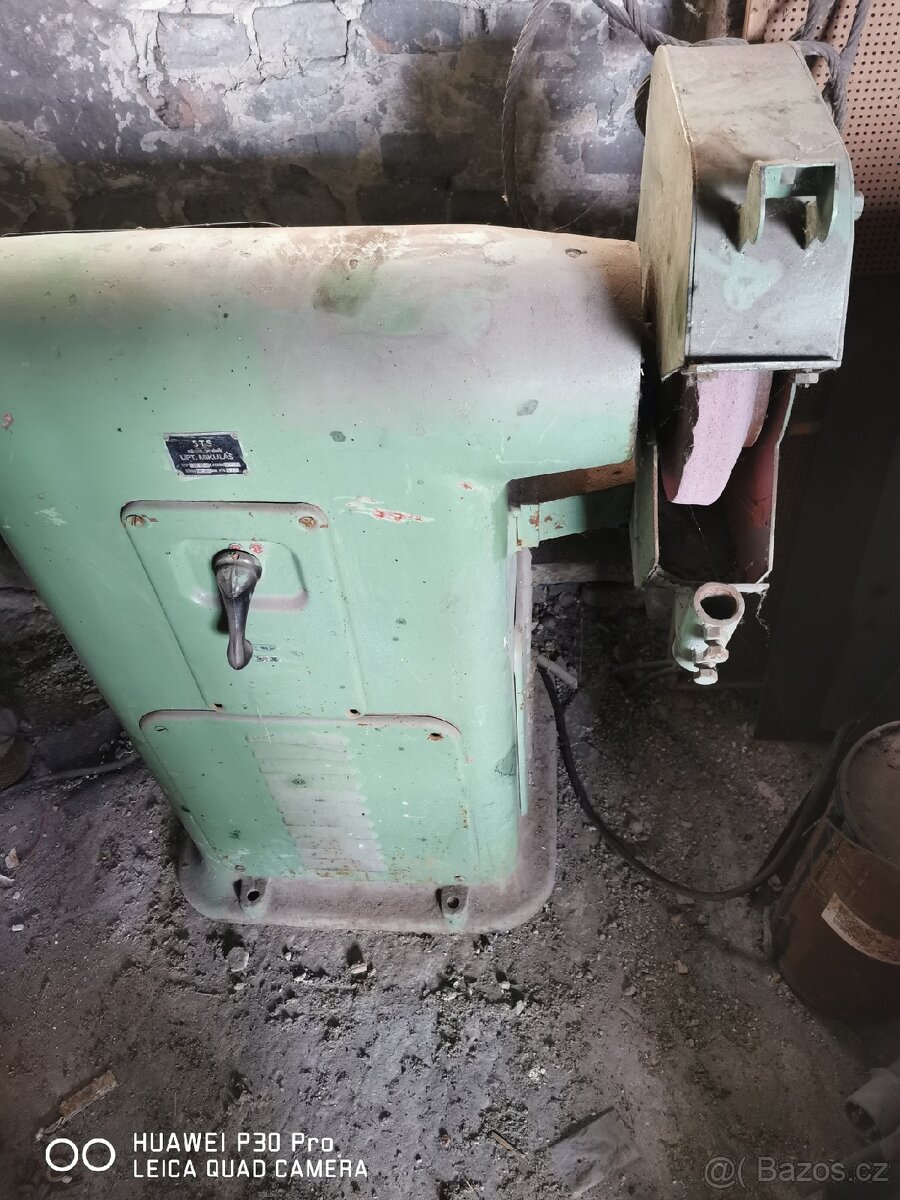 Strojni pila dvoukotoučová bruska