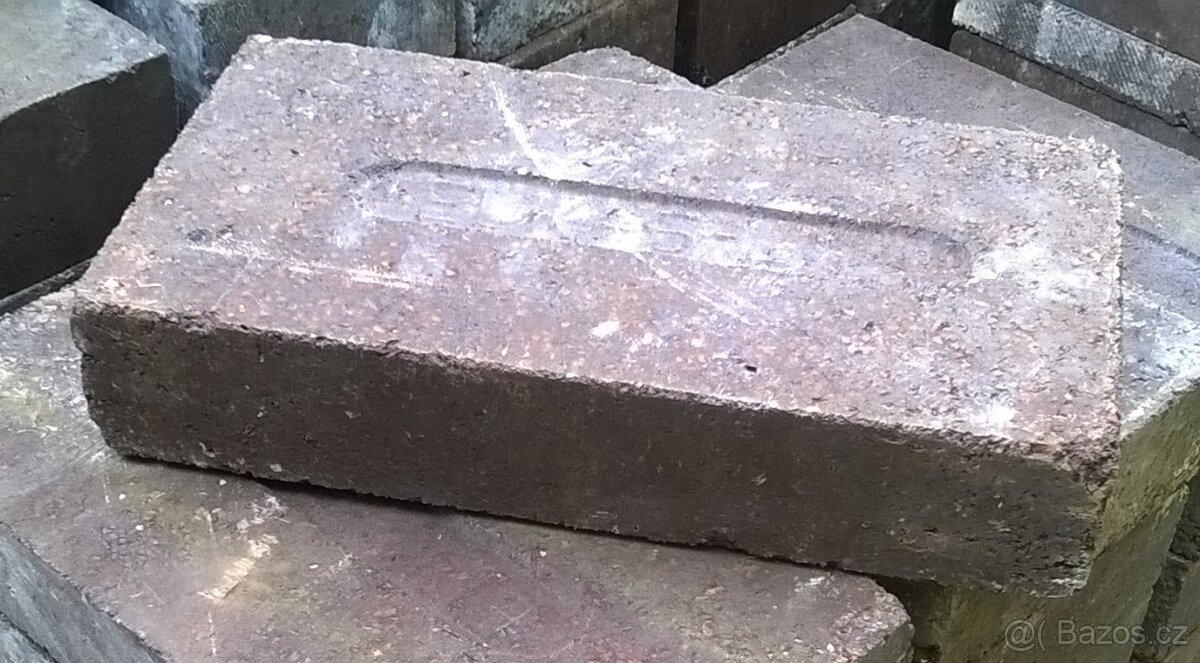 Magnezitové cihly 74 kusů