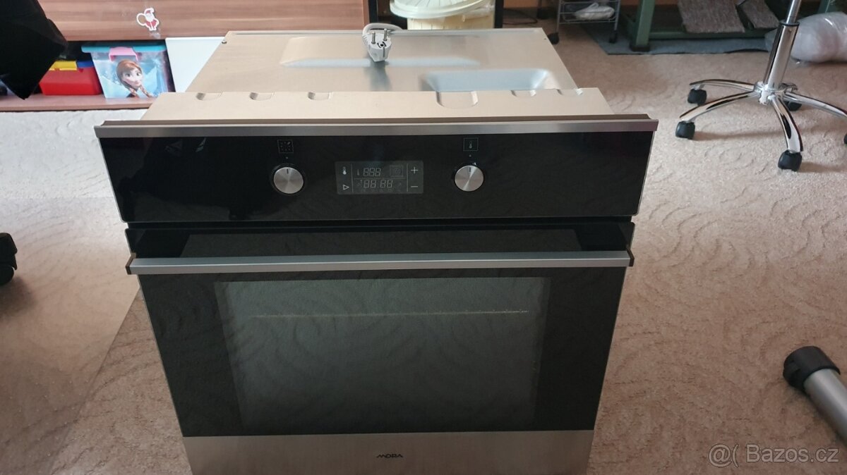 Vestavná el. trouba Mora