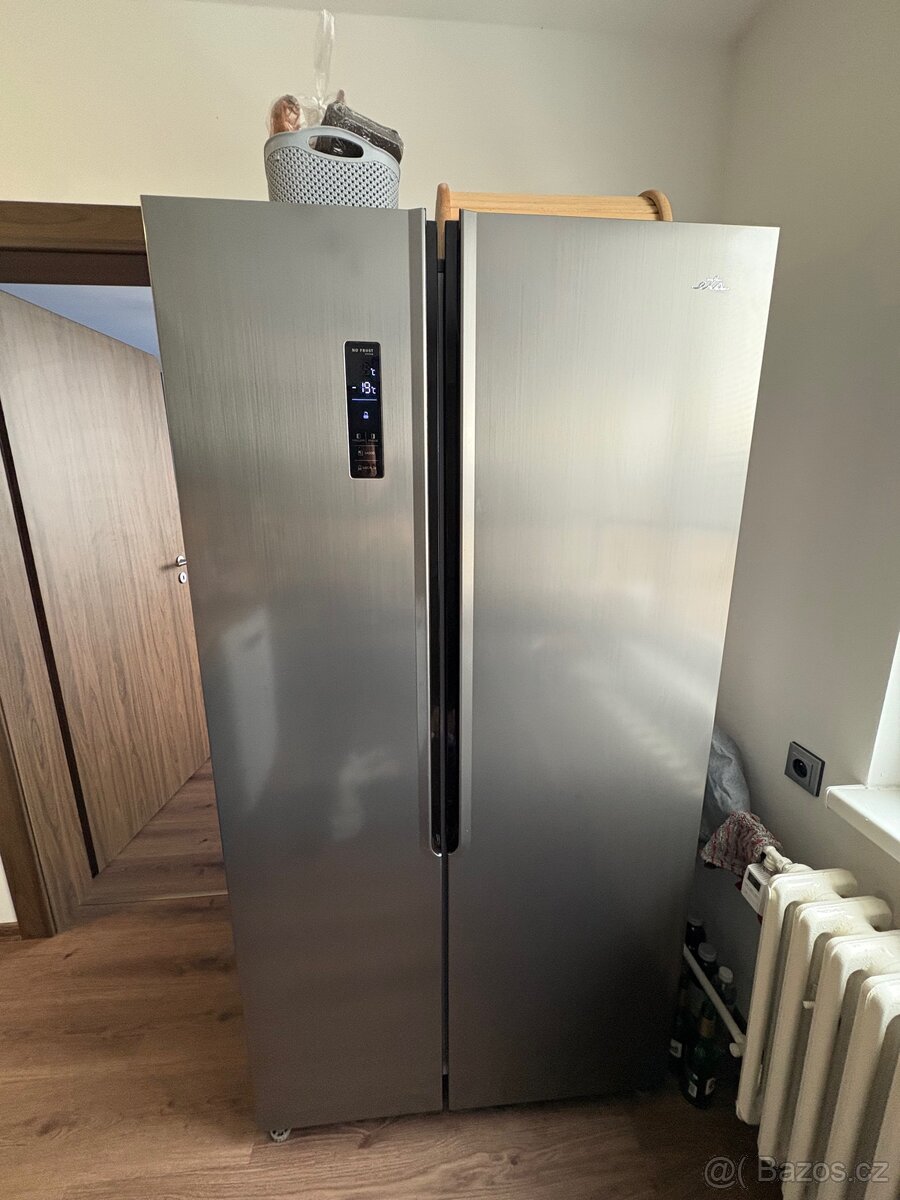 Americká lednice Eta