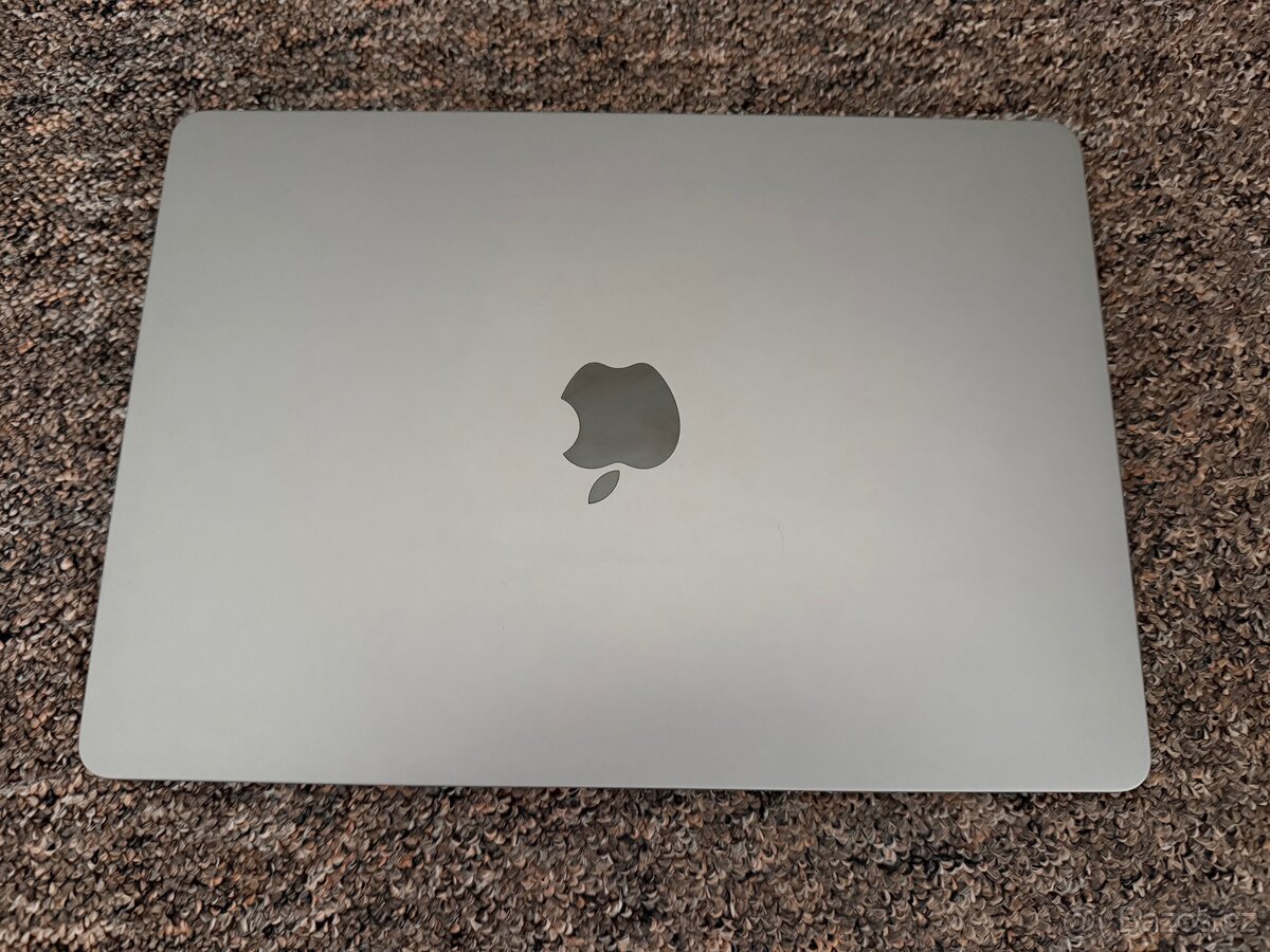 Apple Macbook Air M3 8/256gb TOP stav, rok zaruka iStores.