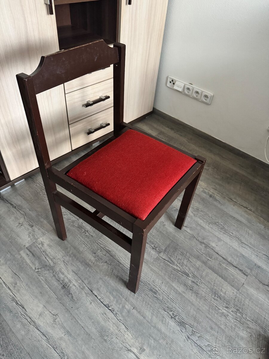 Retro dřevěné jídelní židle