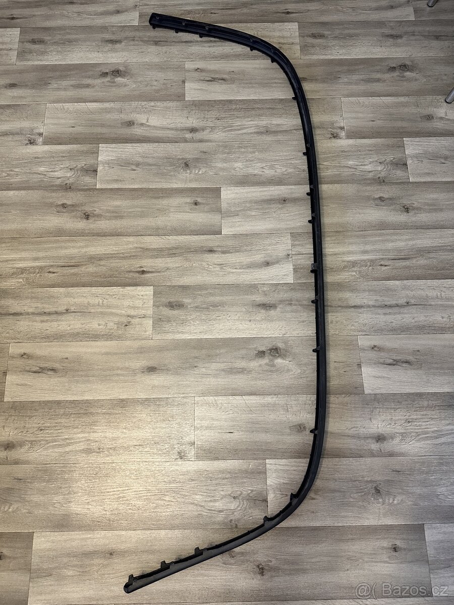 Lišta zadního nárazníku Superb 1