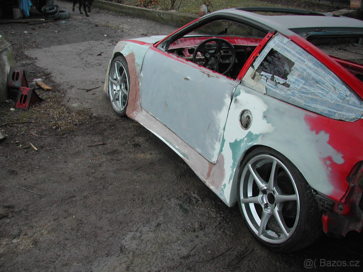 Prodám Honda CRX s doklady na náhradní díly