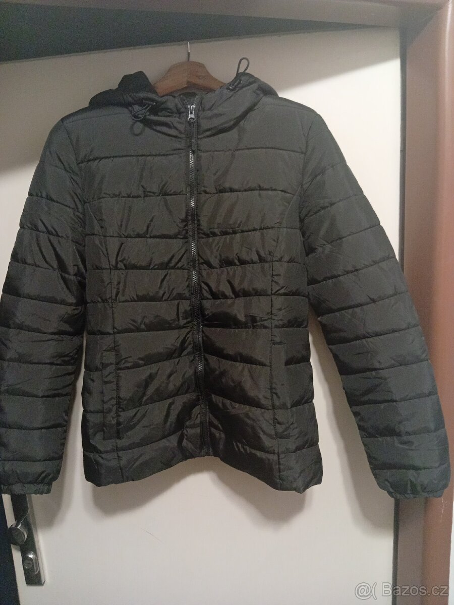 Bunda s kapucí