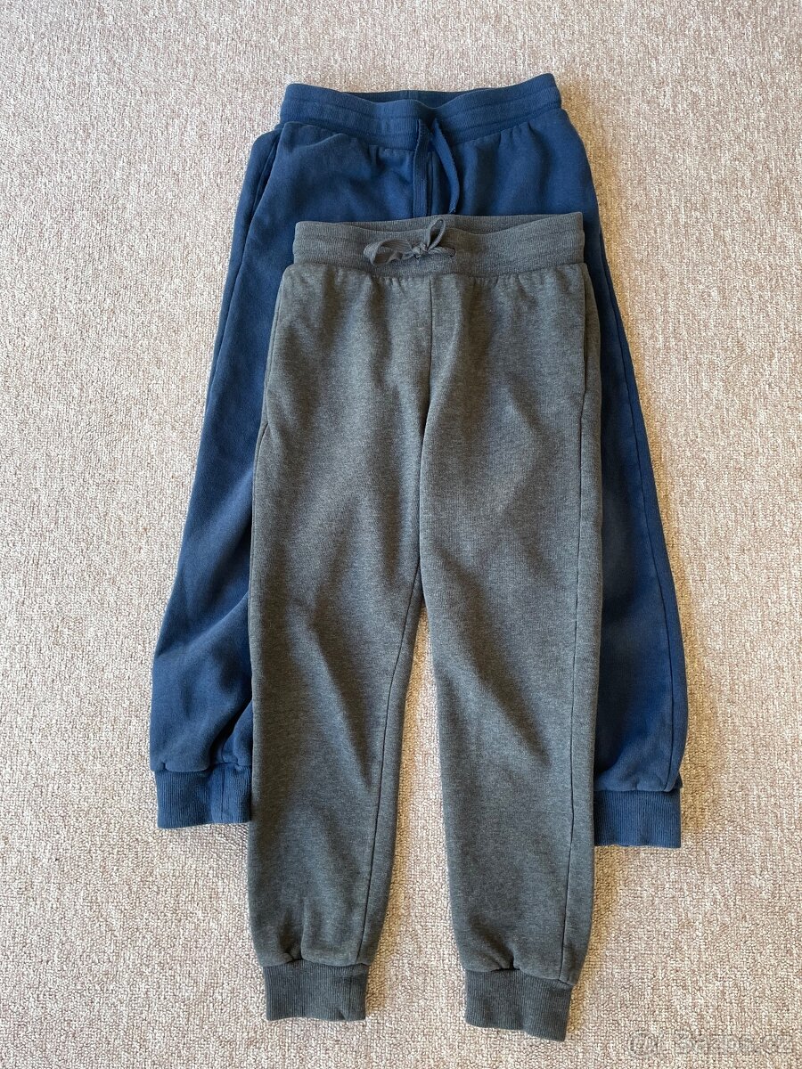 Prodám tepláky vel.134/140 zn.H&M