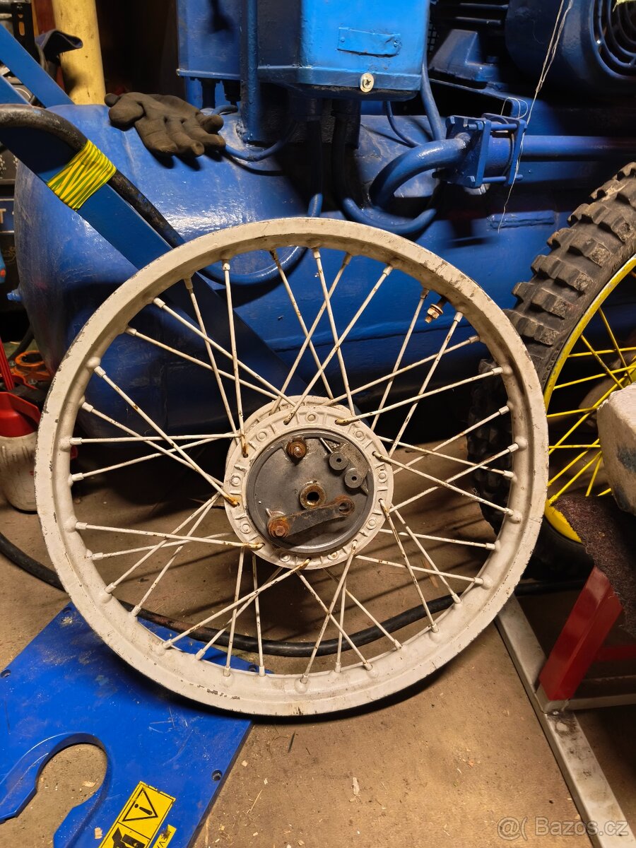 Přední kolo čz 997,998