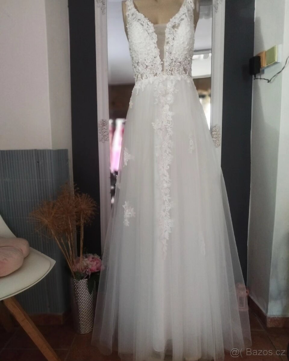 Překrásné,bohoo svatební šaty s týlovou sukní.