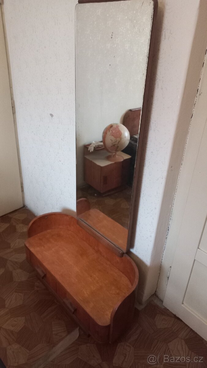 Starožitná toaletka