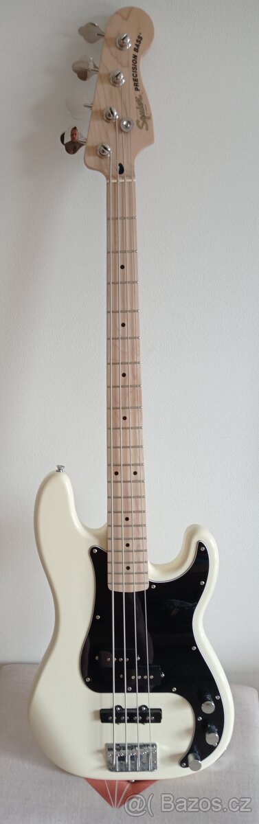 Basová kytara Squier Precision Bass