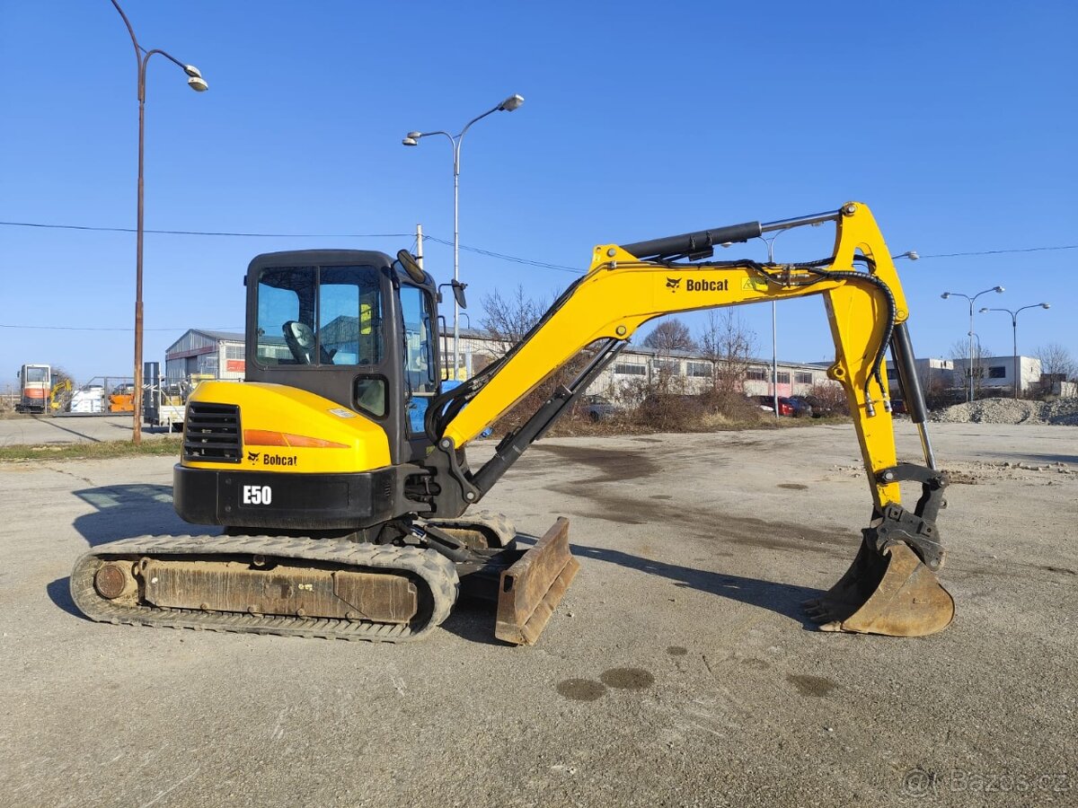 Bagr Bobcat E50 /5000kg/, 3x lyžica