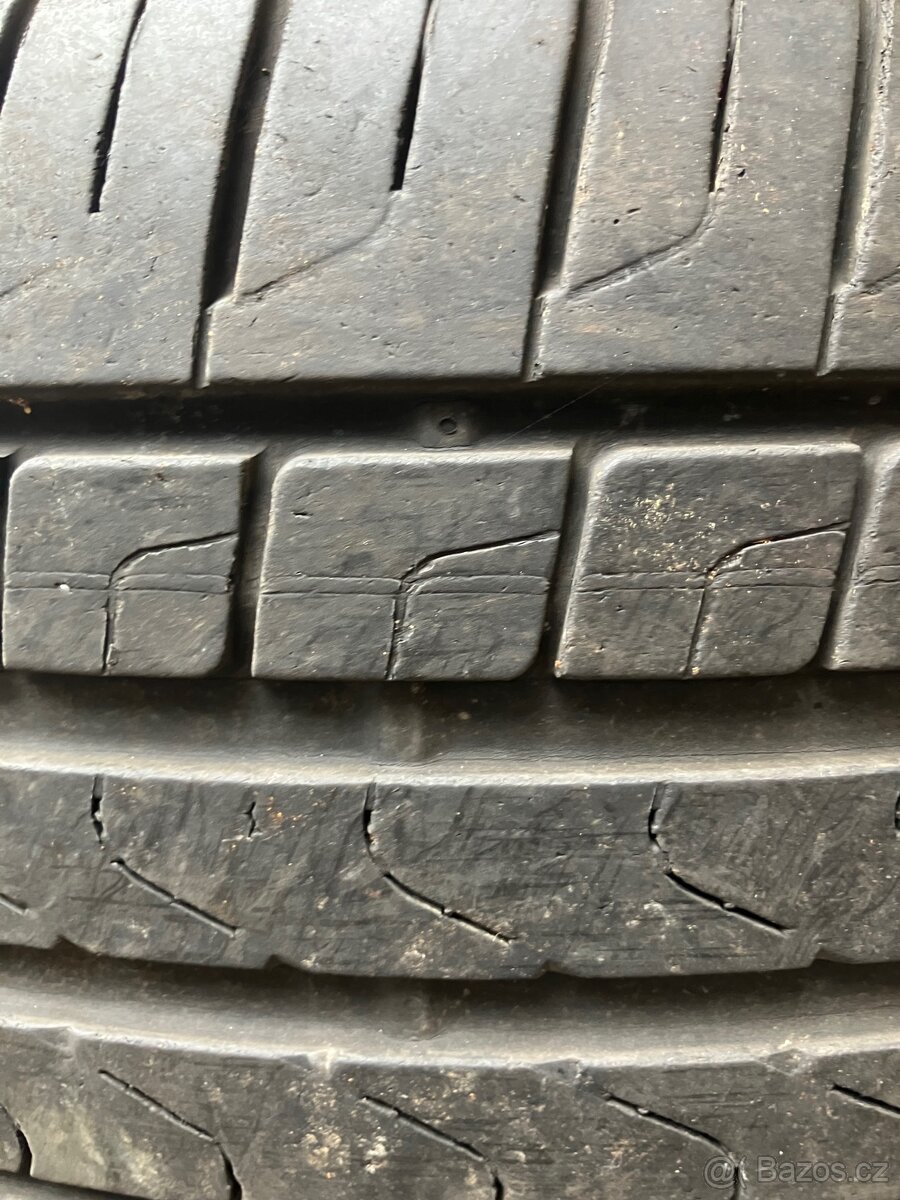 Letní pneu 235-40-19