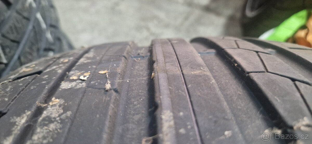 Dunlop225/40/19