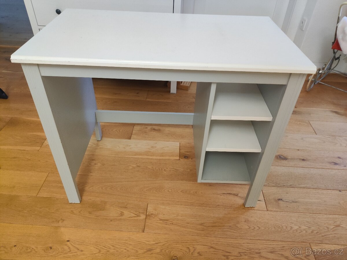Dětský psací stůl IKEA