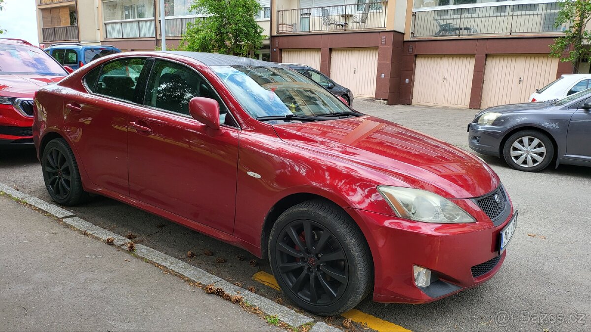 Lexus is 220d