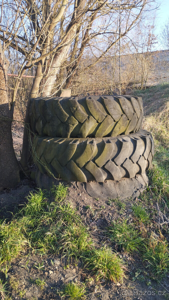 Pneu nakladač