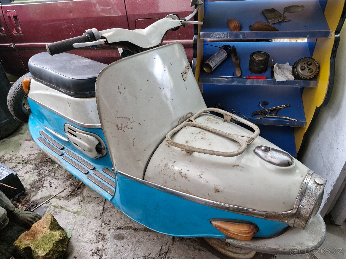 Skutr ČZ 175 typ 502 de Luxe 1963