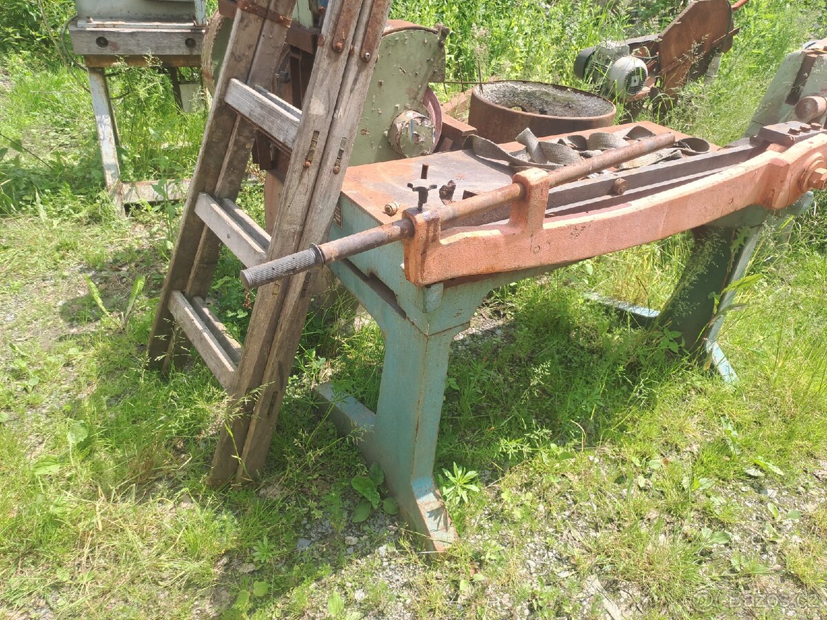 Prodám tabulkové nůžky na plech.