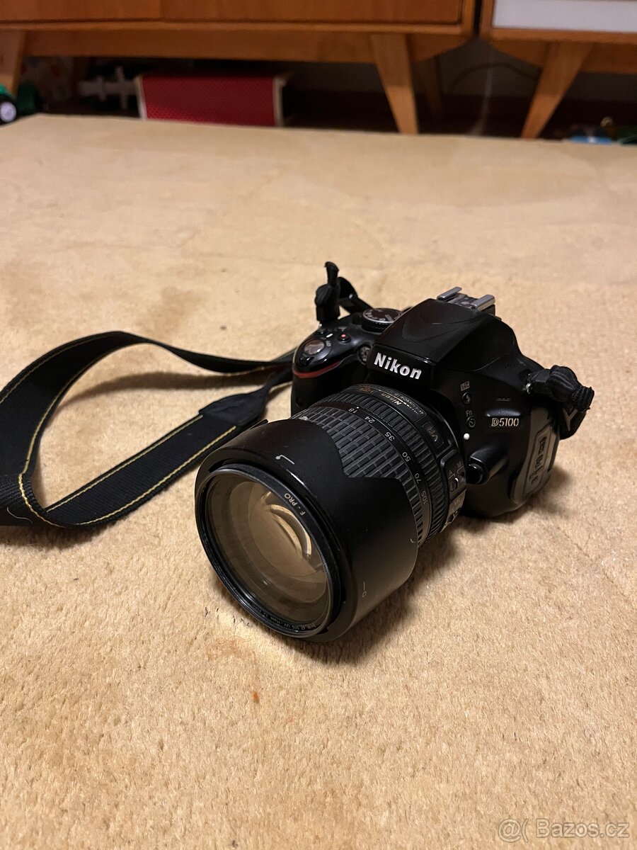 Zrcadlovka Nikon D5100 s univerzálním objektivem 18–105 VR