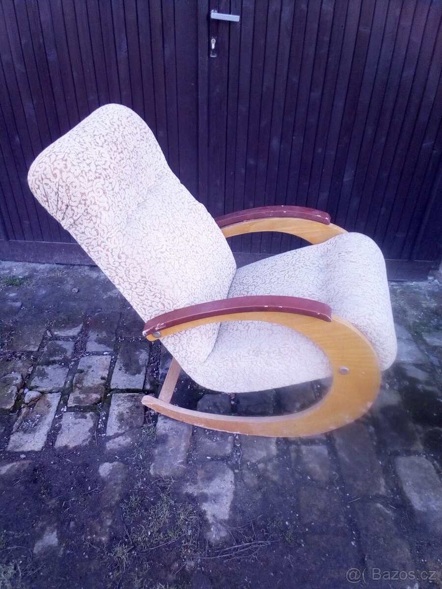 houpaci kreslo retro