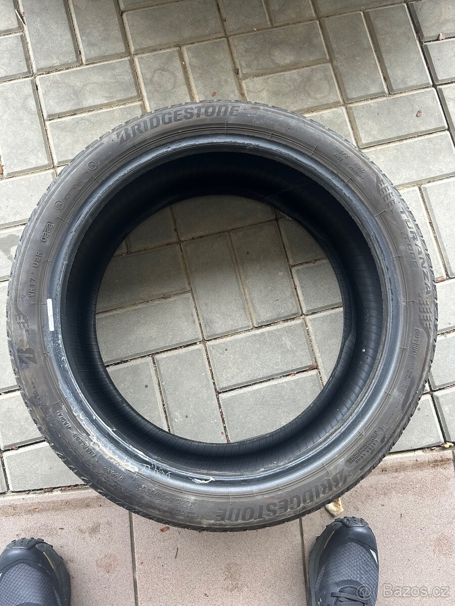 225/40 r18 Bridgestone na dojeti