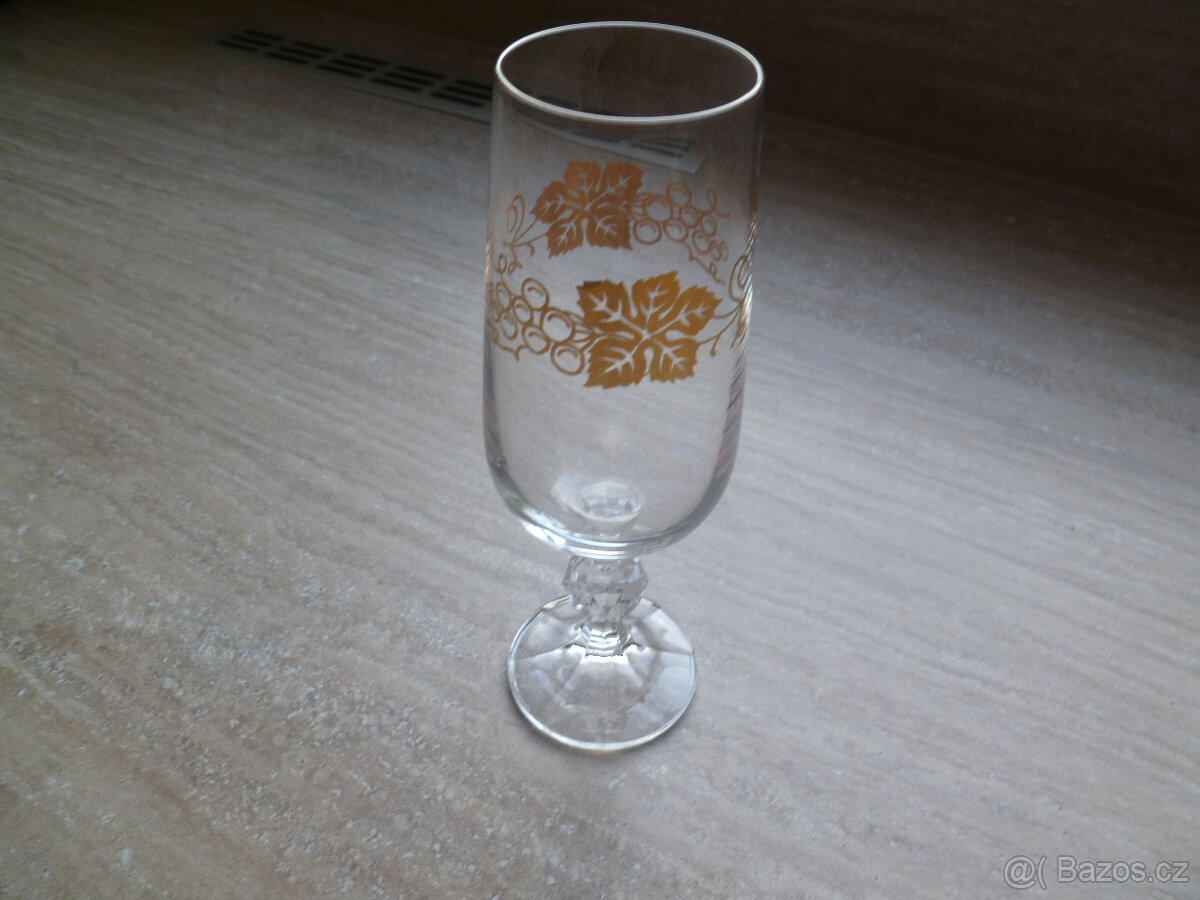 Nové skleničky na šampaňské, český výroba, levně