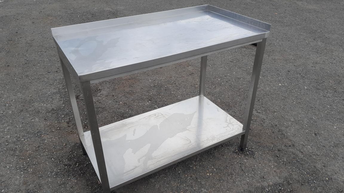 Nerezový stůl 110x60x90 cm se sp. polici a zadním lemem