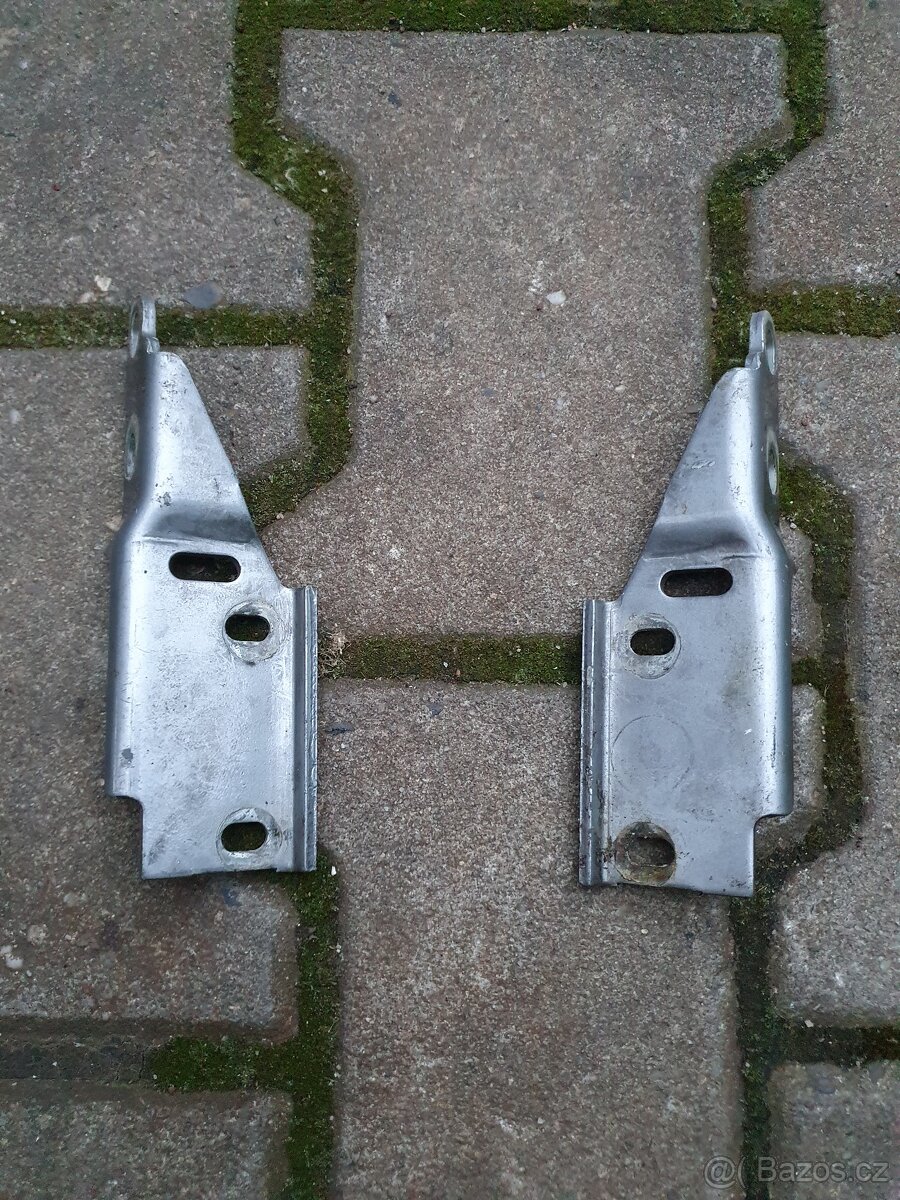 Zaves kapoty VW T4