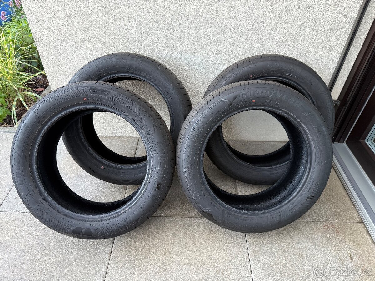 Letní Goodyear EfficientGrip Performance 2 215/55 R17 98W