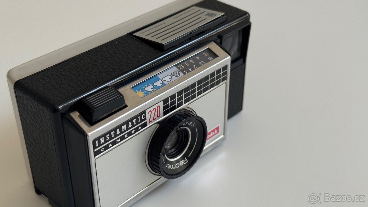 Kodak Instamatic 220 – funkční kapslová 126 filmová kamera z