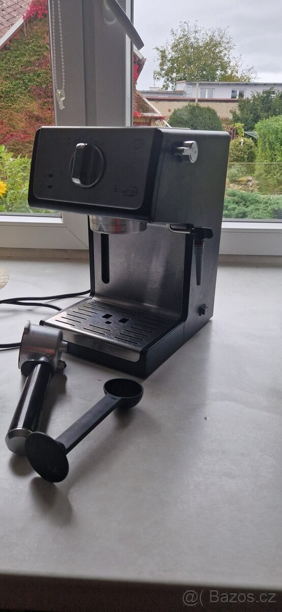DeLonghi Espresso kávovar ECP33.21.BK