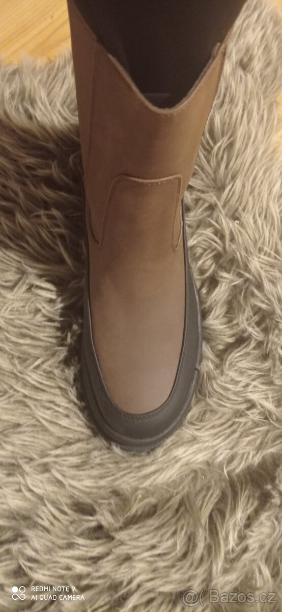 Kotníkové boty.