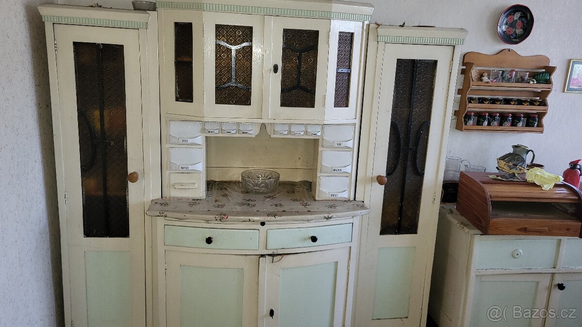Historická kuchyňská kredenc + mycí stůl ze Sudet